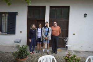 Proprietários do albergue em Pavia.