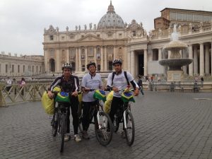 Chegada à Praça de São Pedro, Vaticano.